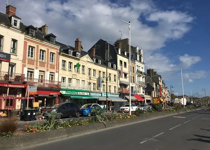 L'etoile De טרוביל-סור-מאר